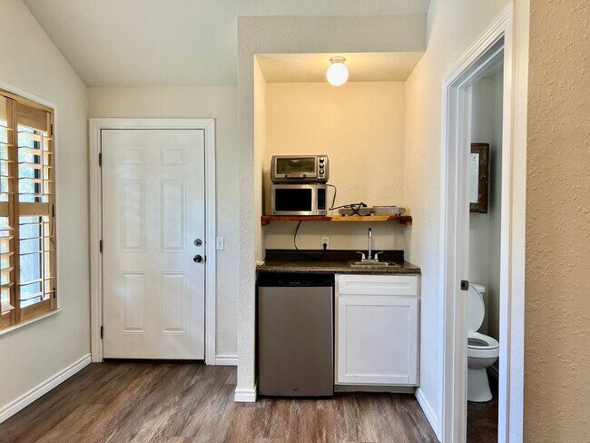 Photo - Hill Country Studio Apartment