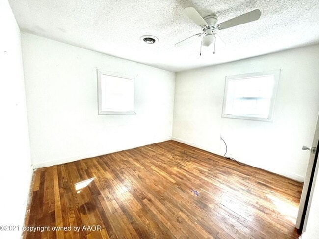 Photo - 2 bed/ 1 bath full stucco home with fenced yard