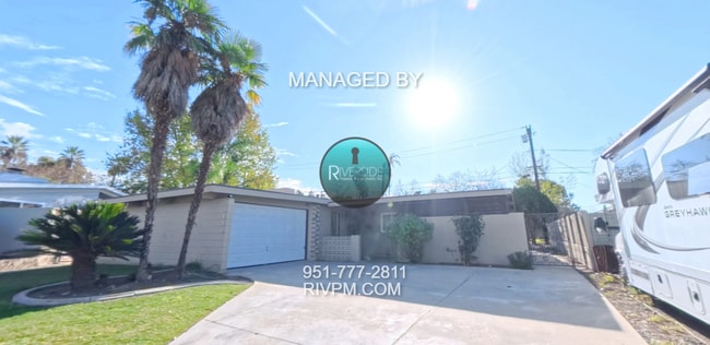 Photo - Mid-Century Modern Beauty with Spacious Backyard