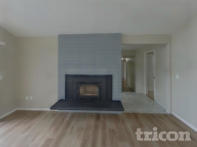 Photo - 4201 NE 51st St