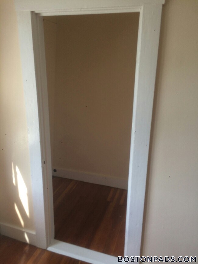 Photo - 193 Mt Auburn St Unit 3