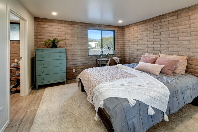 Photo - University Arms Apartments