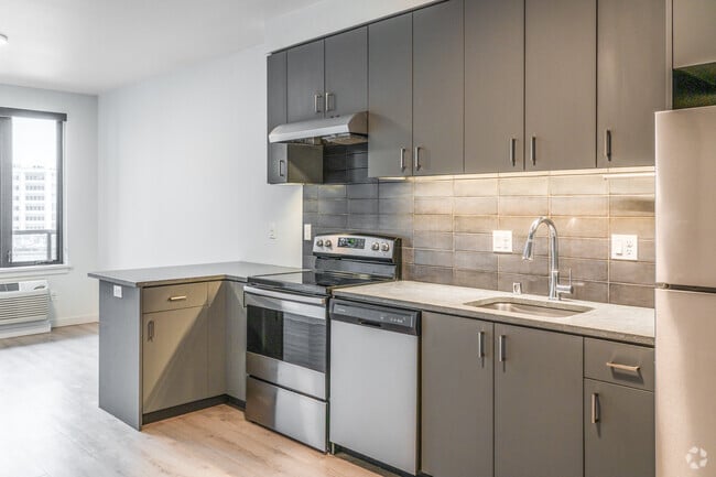1BR, 1BA, - 661SF - Kitchen