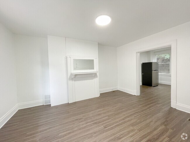 Building Photo - 118 Tecumseh St Unit 1 Rental