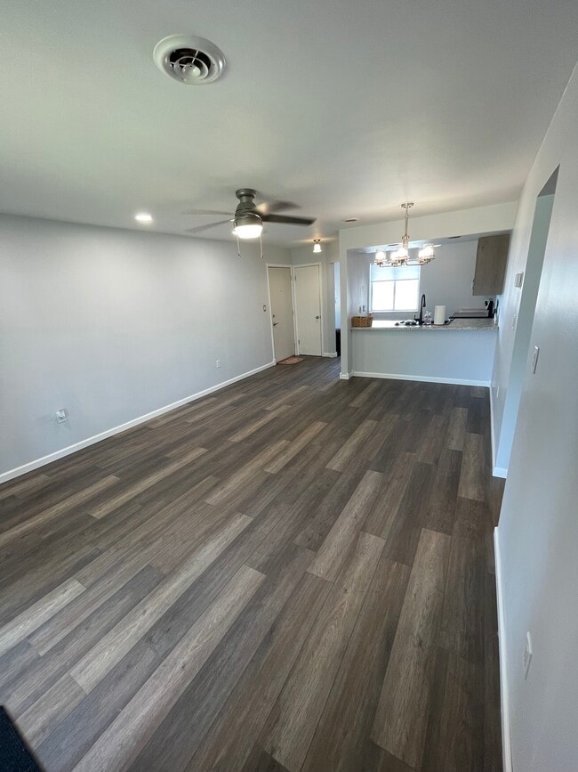 Building Photo - 2275 N Cable Rd Unit 194