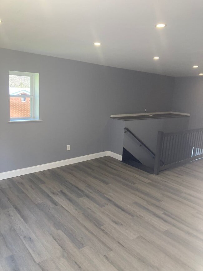 Building Photo - 1910 Fox Chapel Rd Unit 1910 Fox Chapel Road 1