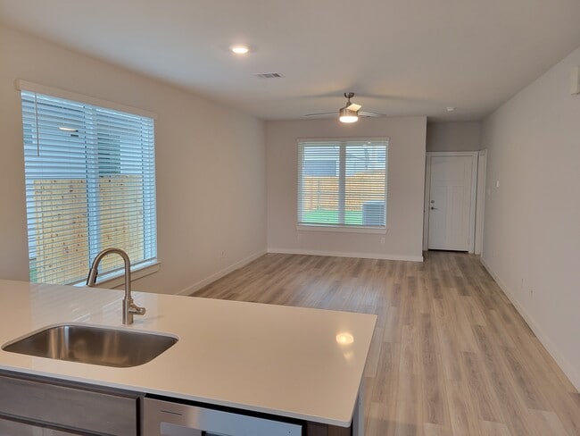 Photo - 1121 Amistad Lp