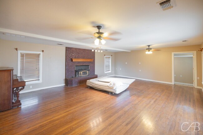 Photo - For Lease