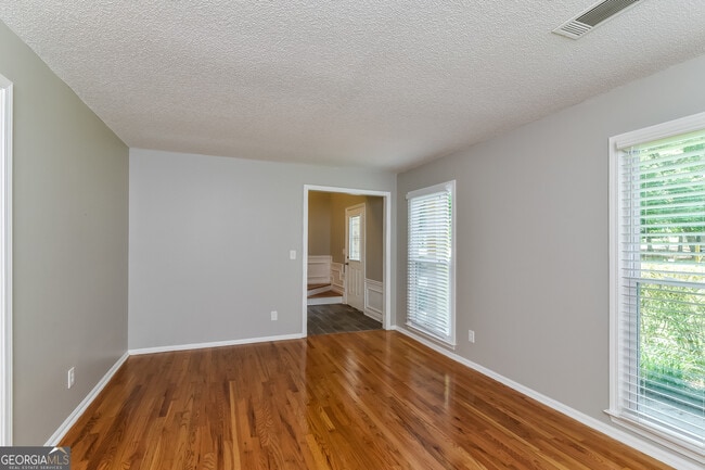Photo - 353 Cimarron Way