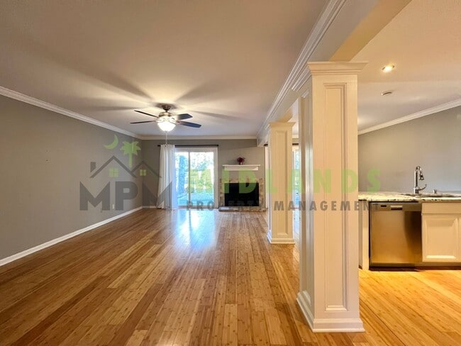 Photo - 201 Mariners Row