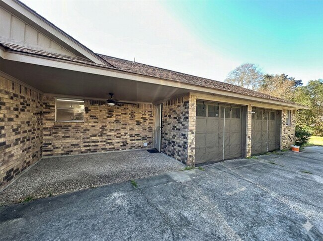 Photo - 206 Verna St