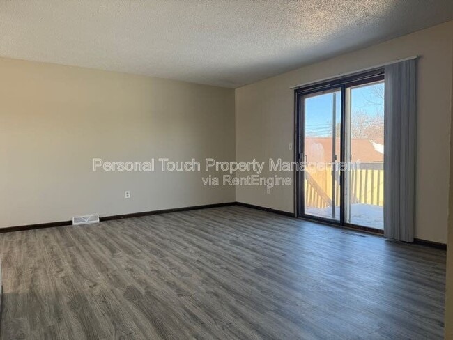 Photo - 407 5th St E