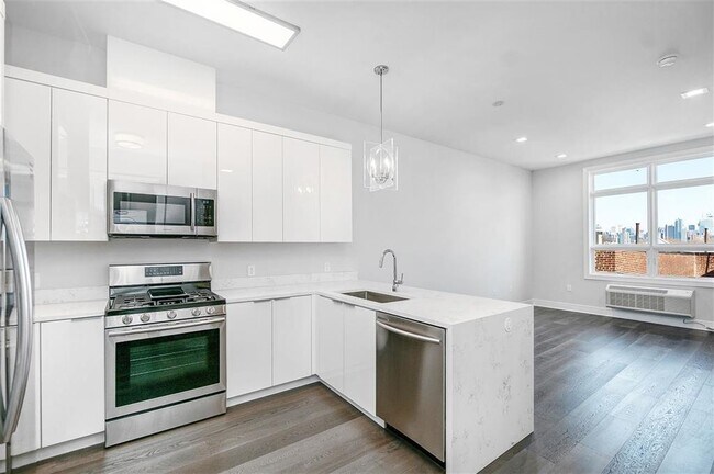 Building Photo - 119 Peter St Unit 408