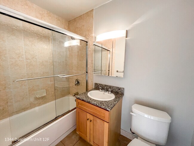 Photo - 1344 N Dearborn St