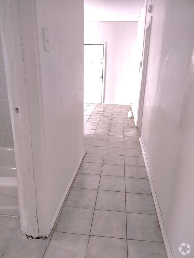 Building Photo - 482 Irvine Turner Blvd Unit 1 Rental