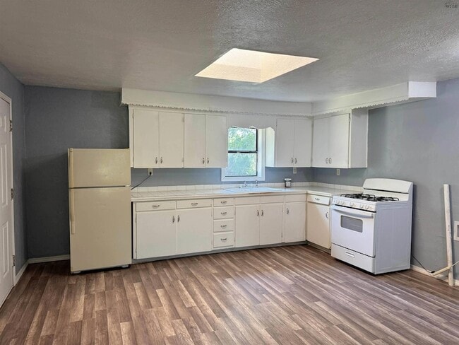 Photo - 808 E Bank St