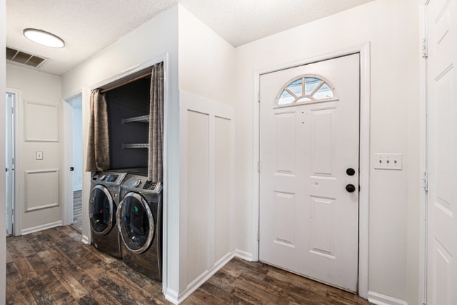 Photo - 1167 Landsdowne Dr