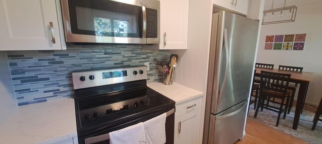 Building Photo - 16 Donna Dr Unit APT 34