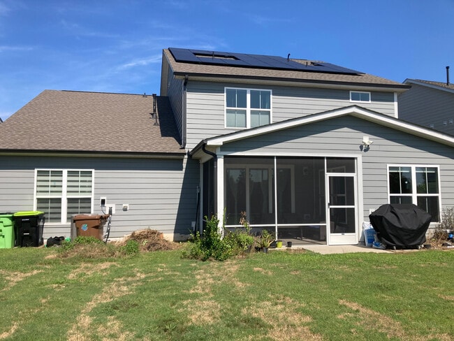 Photo - Room in House on Aintree Ave