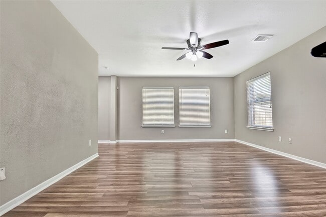 Photo - 5601 Savannah Woods Ln