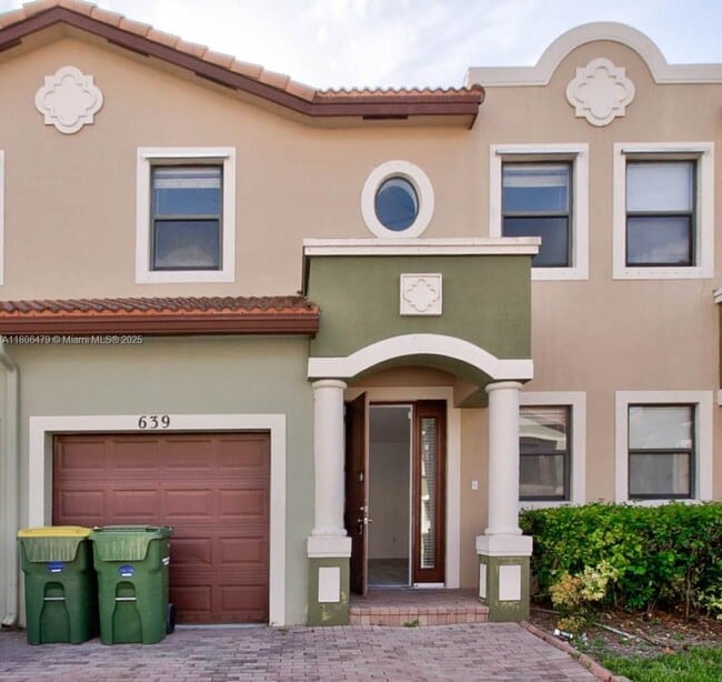 Photo - 639 NE 33rd Terrace Townhome