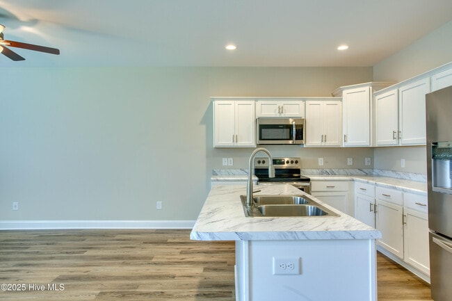 Photo - 329 S Stingray Ln