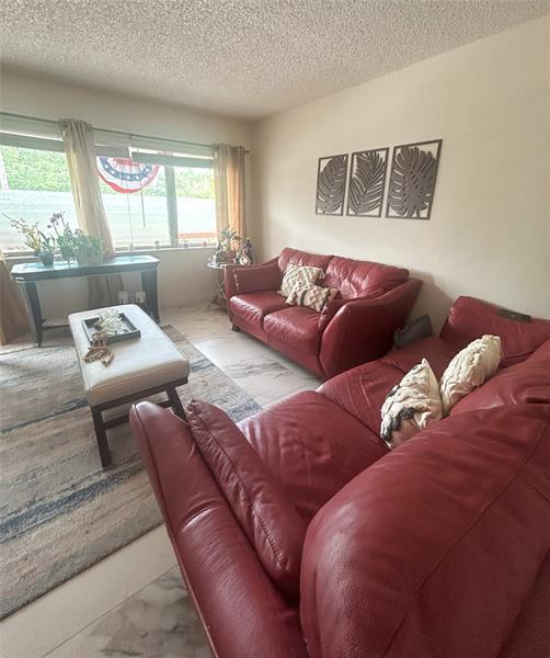 Photo - 900 SW 10th Terrace Unidad S20