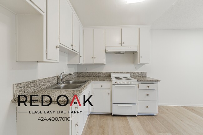 Photo - 2748 Montrose Ave Unit 8