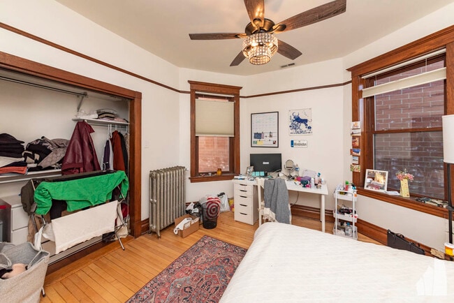 842 W Waveland Ave Unit 3 bed 1 bath w garage