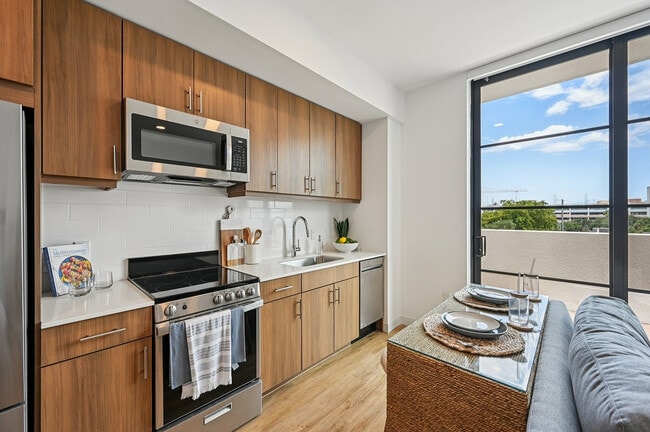 Vine on Clematis - Vine on Clematis