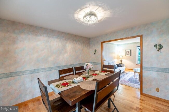 Photo - 211 Caravan Dr