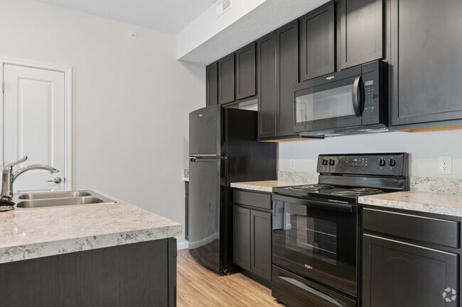 2BR, 2BA - 957SF - Kitchen