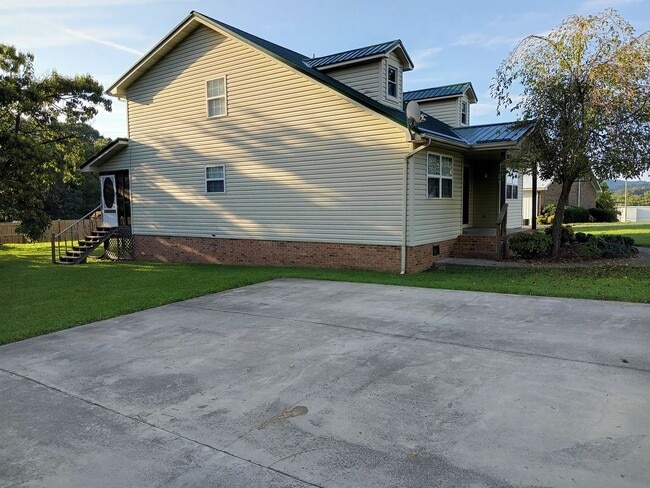 Photo - 104 Majestic Dr