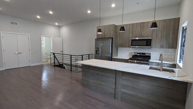 Photo - 2431 N Hancock St Unidad 2