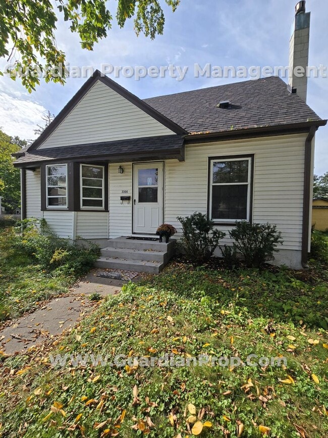 Building Photo - Available Now! NE Minneapolis Single Famil...