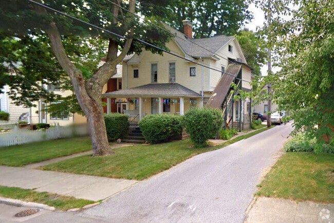 Building Photo - 312-C Washington Unit 312 E Washington Apt C