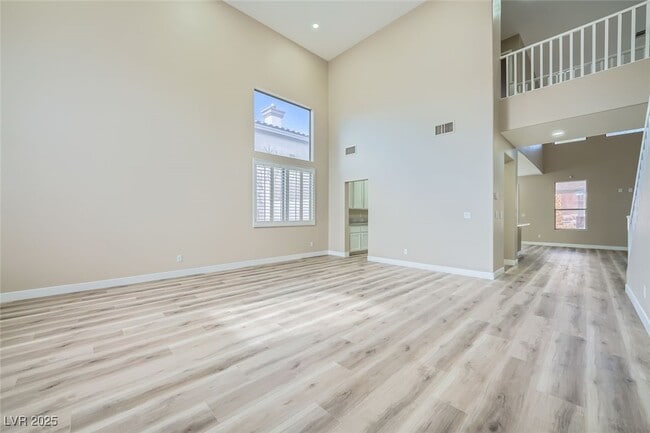 Building Photo - 9272 W Viking Rd
