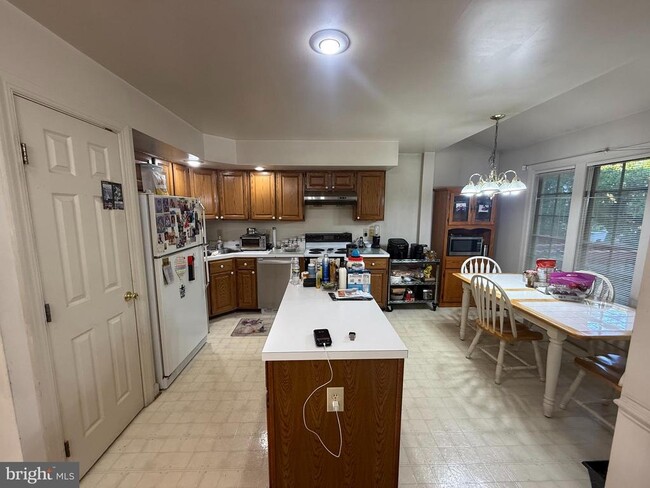 Photo - 2292 Canteen Cir
