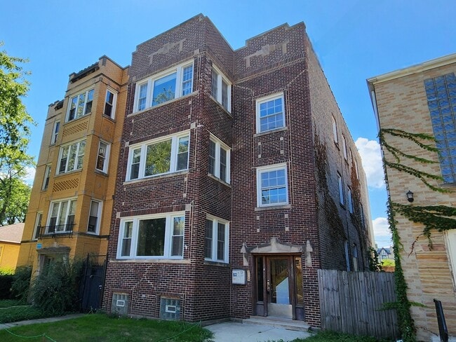 Building Photo - 6210 N Francisco Ave Unit 2