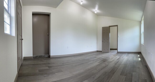 Photo - 2313 Vineyard Creek Rd Unit Shop