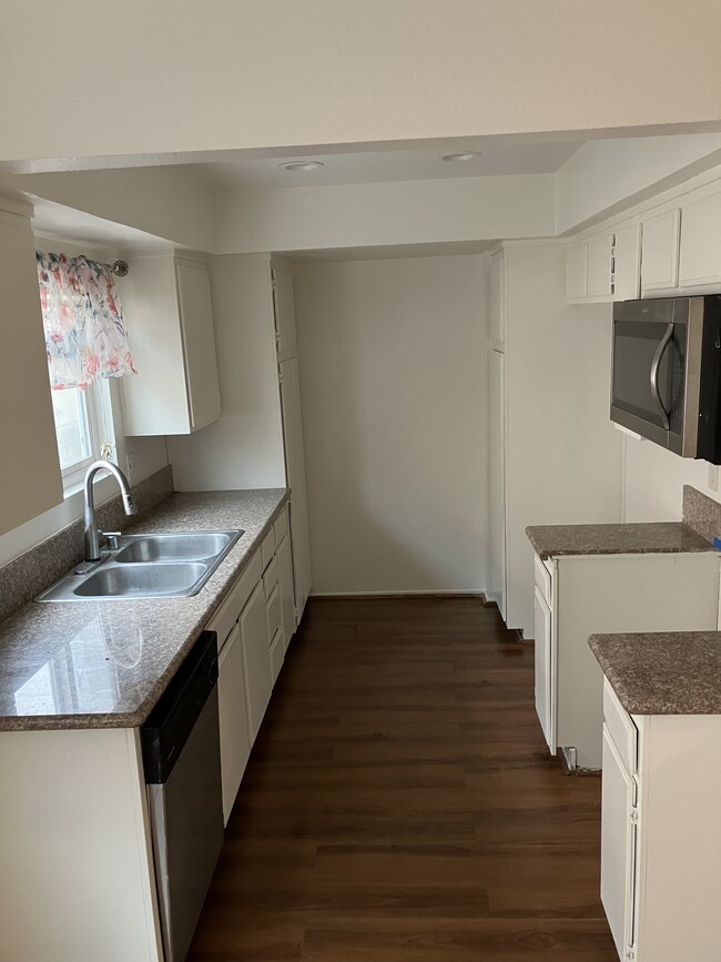 Photo - 1236 E Broadway