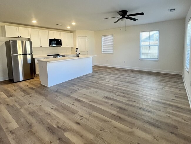 Photo - 120 E Grand St