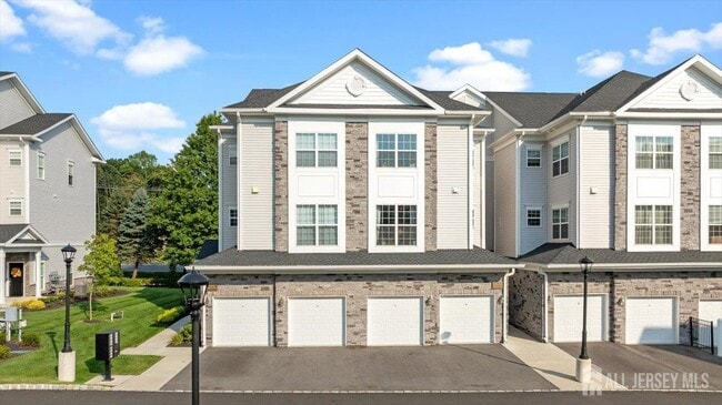 Photo - 33 Veterans Wy