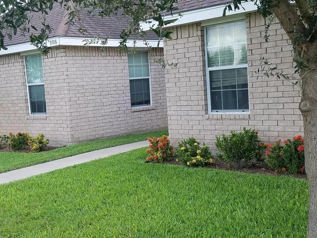 Photo - 3706 Wyndham Ave Unit A