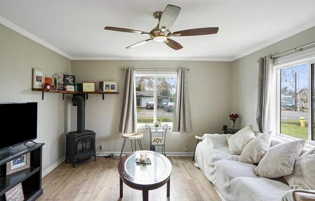Photo - 836 Eldin Ave SE