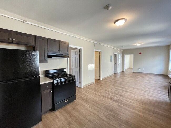 Photo - 463 Beech St Unit 2