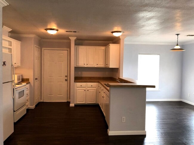 Building Photo - Room For Rent Unit 168 Varsity Rm A Rental