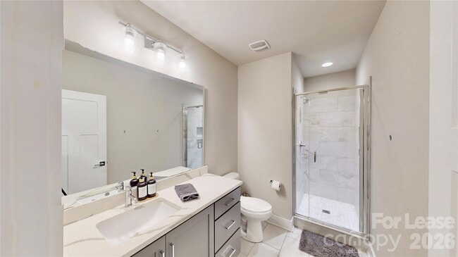 Photo - 2115 Isom St
