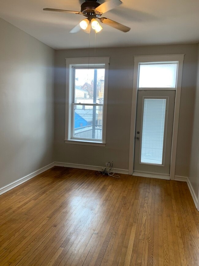 Photo - 858 N Ashland Ave Unit 2R