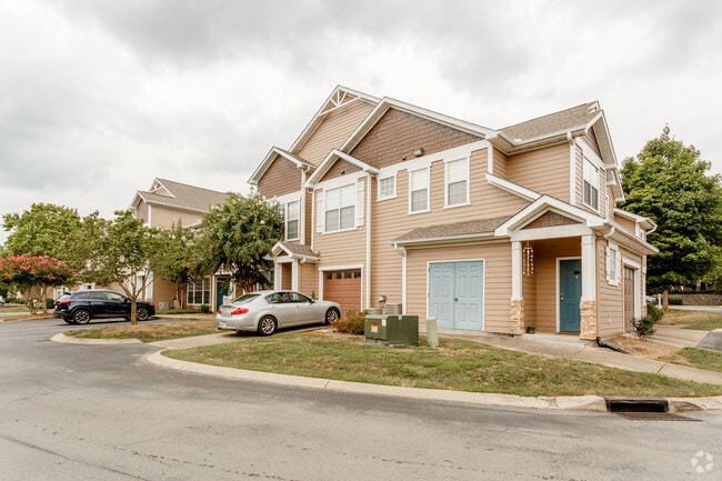 Photo - Hamptons at Woodland Pointe